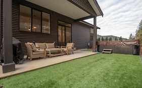 Mountain Retreat With Views, Hot Tub, Games & Ac